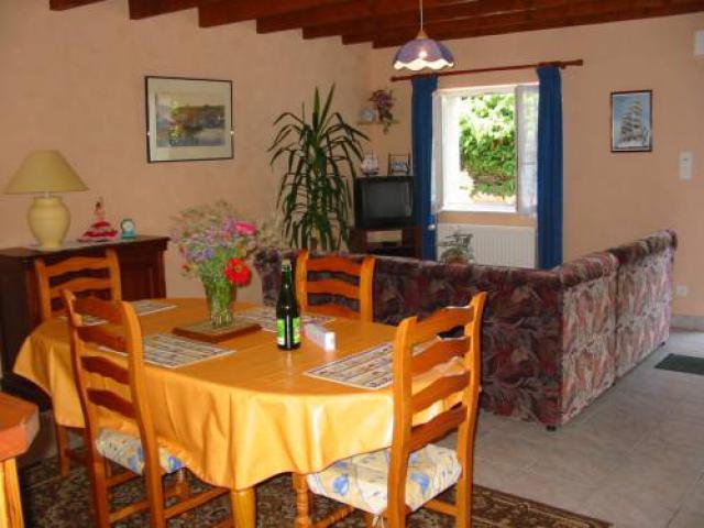 PLEYBEN CENTRE FINISTERE - Vacation Home Dining Room PLEYBEN CENTRE FINISTERE - Vacation Home Dining Room