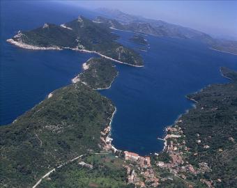 Vacation Apartment Island Sipan Gardening System Vacation Apartment Sipanska Luka Gardening System