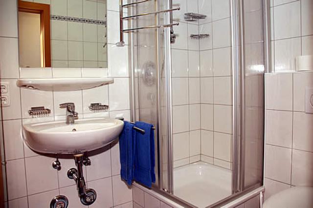 Fewo Lang, Sauna, 6 Pers. - Semesterlägenhet Bad & Toalett Fewo Lang, Sauna, 6 Pers. - Semesterlägenhet Bad & Toalett