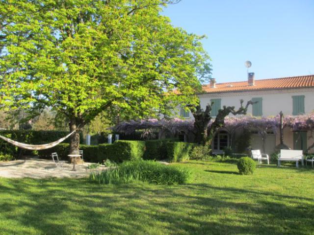 B&B/Gîtes Les Glycines - Aamiaismajoitus Puutarhanhoito B&B/Gîtes Les Glycines - Aamiaismajoitus Puutarhanhoito