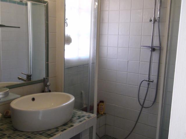 La Grisou - Maison de vacances Salle de bain & toilettes La Grisou - Maison de vacances Salle de bain & toilettes