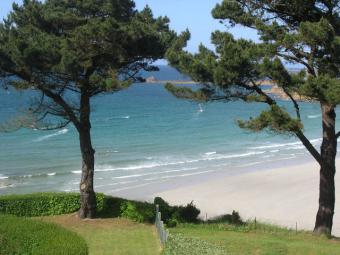 Vacation Home vue mer, 100m plage Bedroom Vacation Home trevou treguignec Bedroom