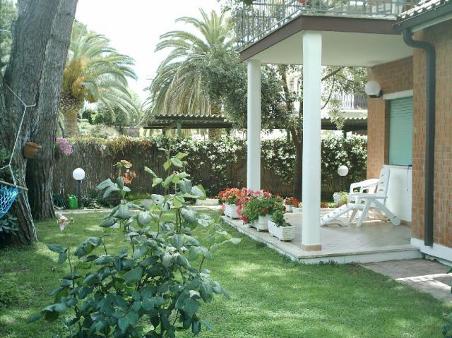 VILLA 100 METRI DAL MARE - Casa per le vacanze Giardino VILLA 100 METRI DAL MARE - Casa per le vacanze Giardino