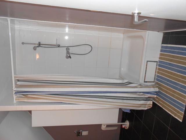 KNOKKE APPARTEMENT UN CHAMBRE - Ferienwohnung Bad & WC KNOKKE APPARTEMENT UN CHAMBRE - Ferienwohnung Bad & WC