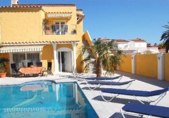 Vacation Home ARENA Pool,Klima,13 Per Bath & WC Vacation Home Empuriabrava Bath & WC