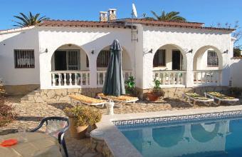 Vacation Home 2x Dona Marion mit Pool Living Room Vacation Home Empuriabrava Living Room