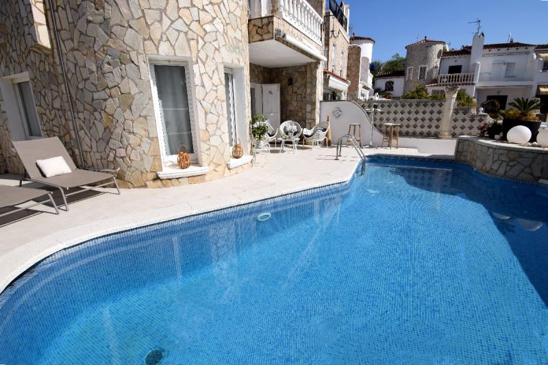 Photos for house 5905