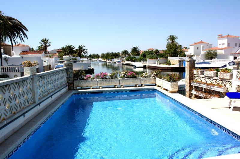 Photos for house 5907