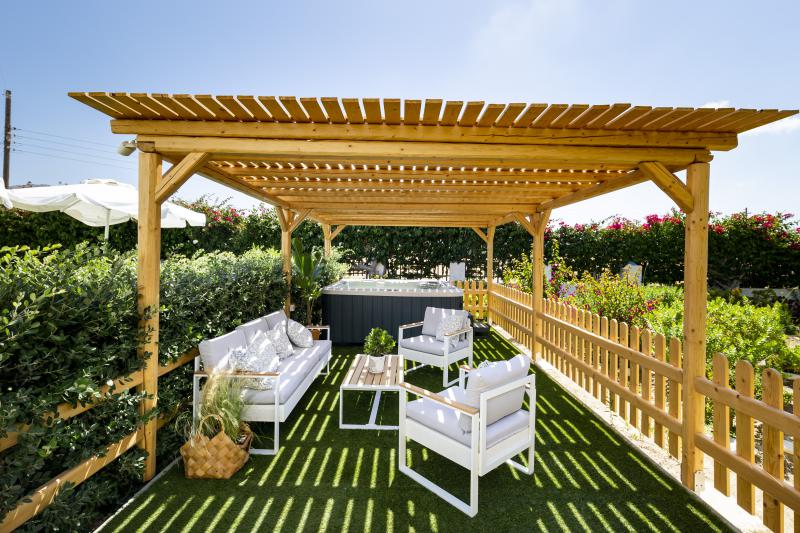 Photos for house 8056