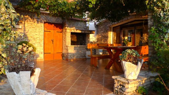 Photos for house 8211