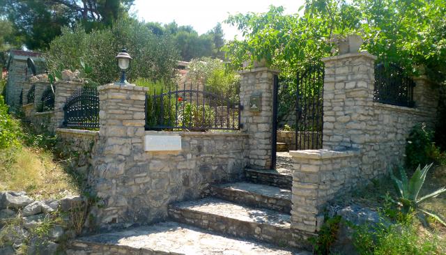 Photos for house 8211