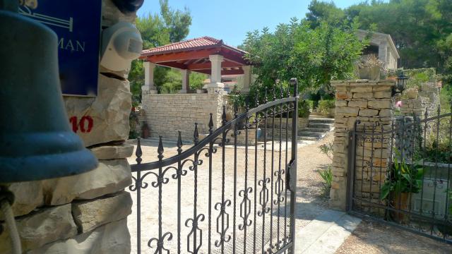 Photos for house 8211