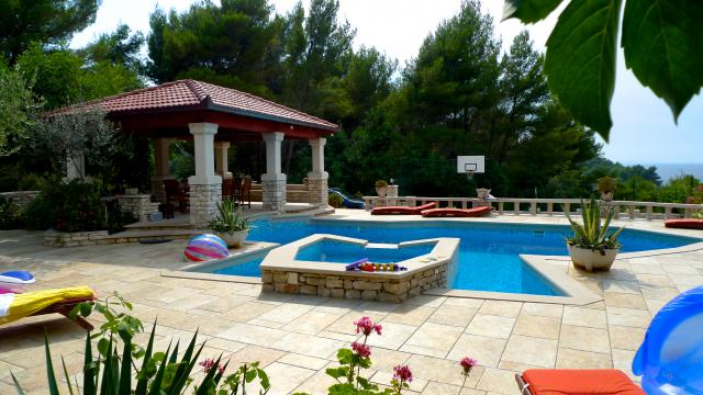 Photos for house 8211