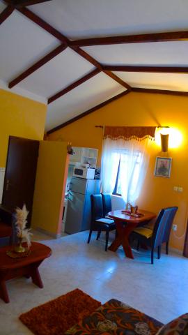 Photos for house 8211