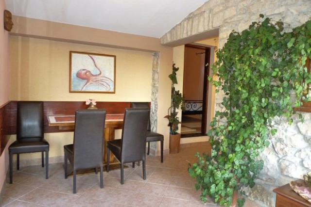 Photos for house 8211