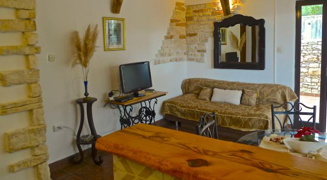 Photos for house 8211