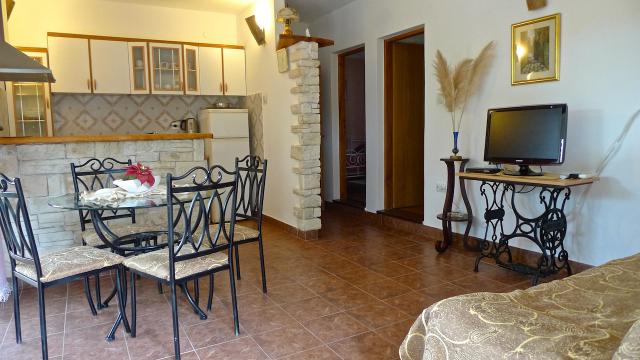 Photos for house 8211