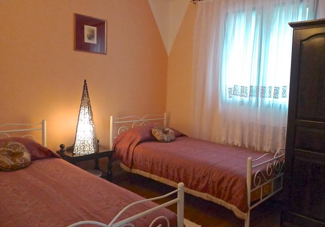 Photos for house 8211