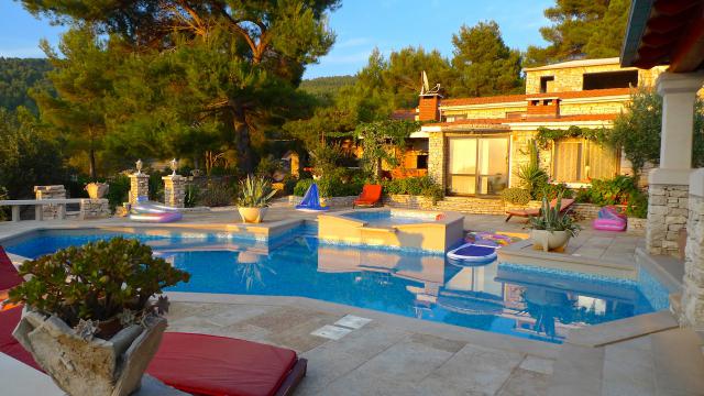 Photos for house 8211