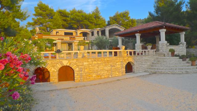 Photos for house 8211