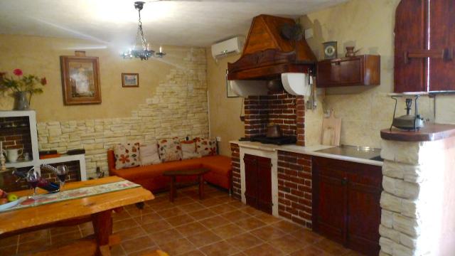 Photos for house 8211