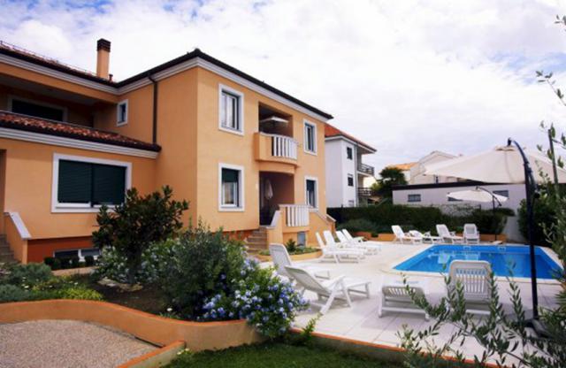 Photos for house 32102