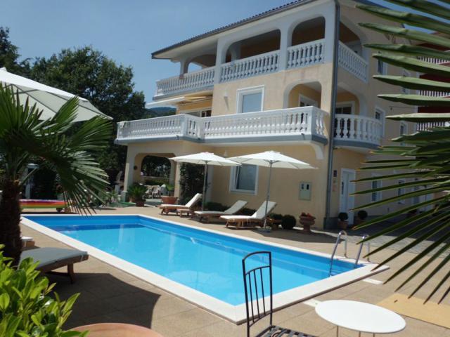 Photos for house 642152