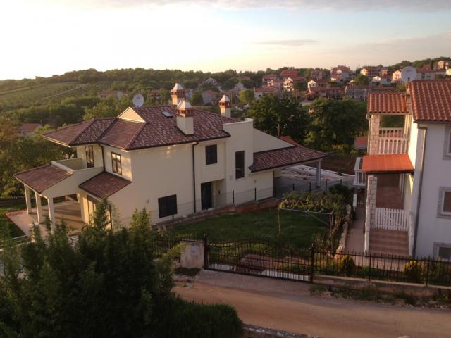 Photos for house 643472