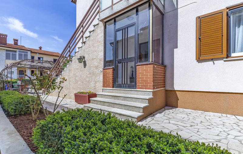 Photos for house 643835