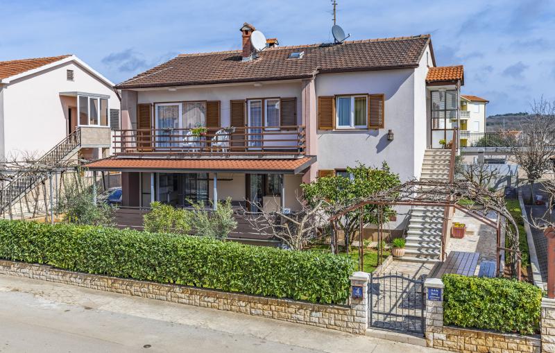 Photos for house 643835