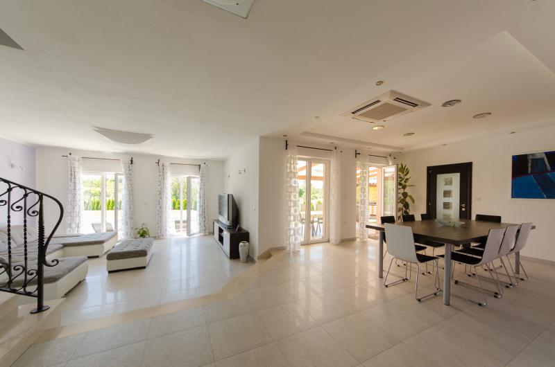 Photos for house 643910