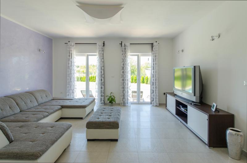 Photos for house 643910