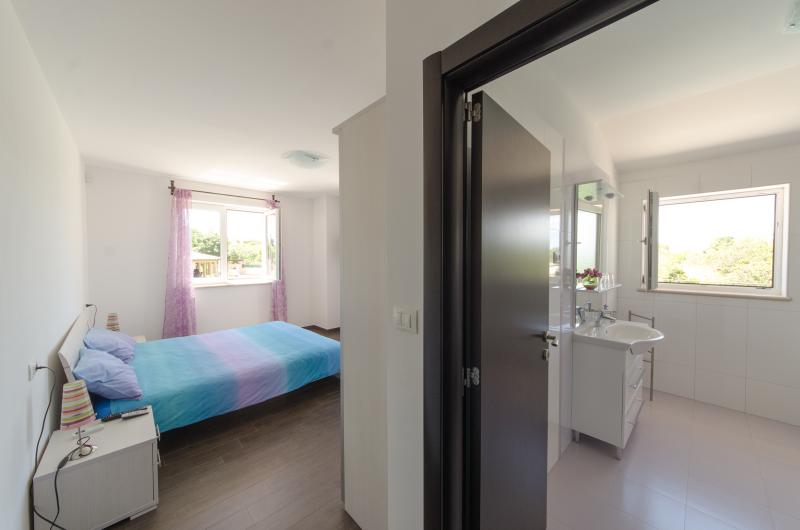 Photos for house 643910