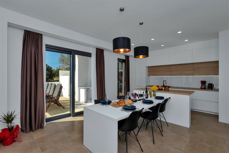 Photos for house 643941