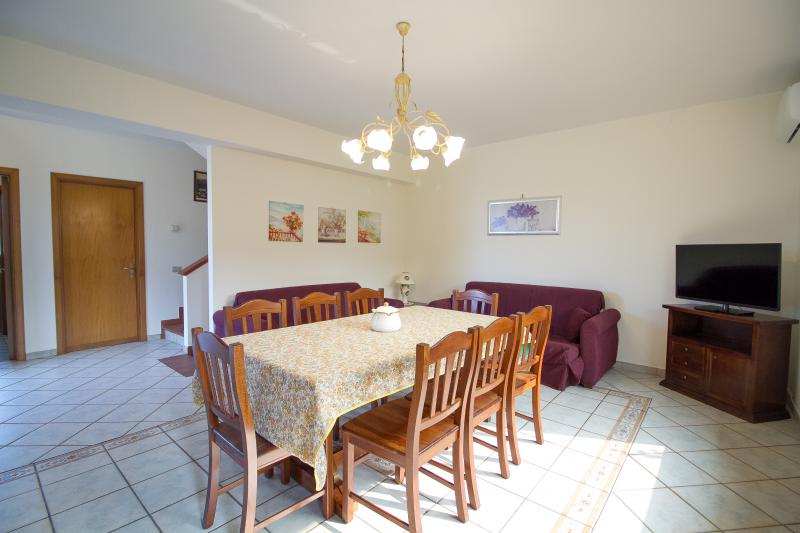 Photos for house 643971