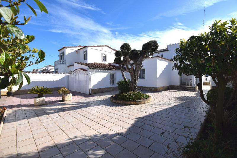 Photos for house 640871