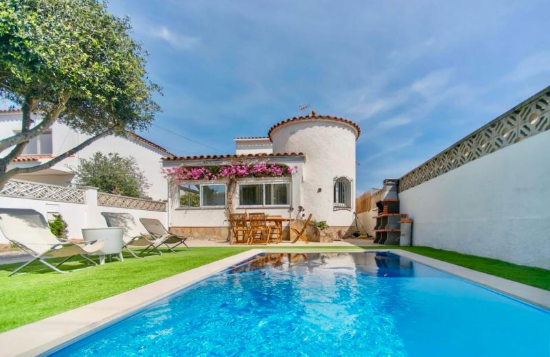 Photos for house 651775